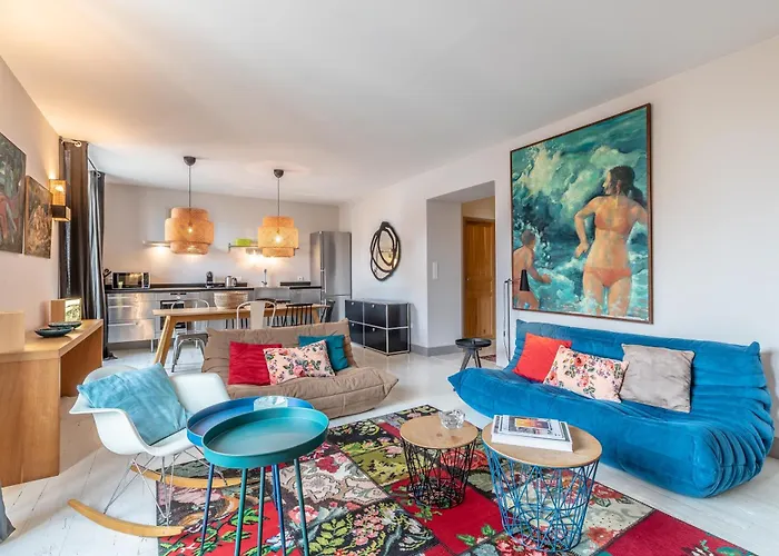 Romy - En Centre-ville 比亚里茨